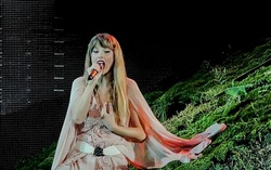 Taylor Swift / Beabadoobee / Gracie Abrams on Apr 2, 2023 [295-small]