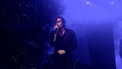Lennon Stella / 5 Seconds of Summer / The Chainsmokers on Oct 25, 2019 [502-small]