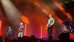 5 Seconds of Summer / Pale Waves on Jul 6, 2022 [509-small]