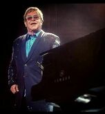 Elton John on Sep 17, 2014 [267-small]