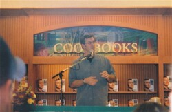 Bruce Campbell on Nov 2, 2001 [813-small]