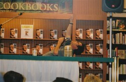 Bruce Campbell on Nov 2, 2001 [815-small]