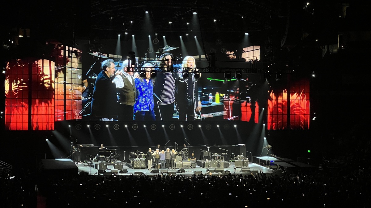 Steely Dan Concert & Tour History (Updated for 2023 2024) Concert