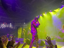 tags: The Strokes - The Strokes / Bernie Sanders / Sunflower Bean on Feb 10, 2020 [131-small]
