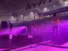 tags: The Strokes - The Strokes / Bernie Sanders / Sunflower Bean on Feb 10, 2020 [133-small]