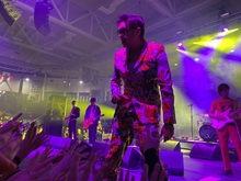 tags: The Strokes - The Strokes / Bernie Sanders / Sunflower Bean on Feb 10, 2020 [140-small]