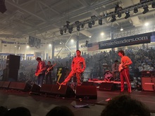 tags: The Strokes - The Strokes / Bernie Sanders / Sunflower Bean on Feb 10, 2020 [144-small]