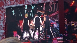 5 Seconds Of Summer / One Direction on Jun 29, 2014 [878-small]