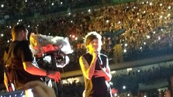 One Direction / 5 Seconds of Summer on Jun 29, 2014 [887-small]