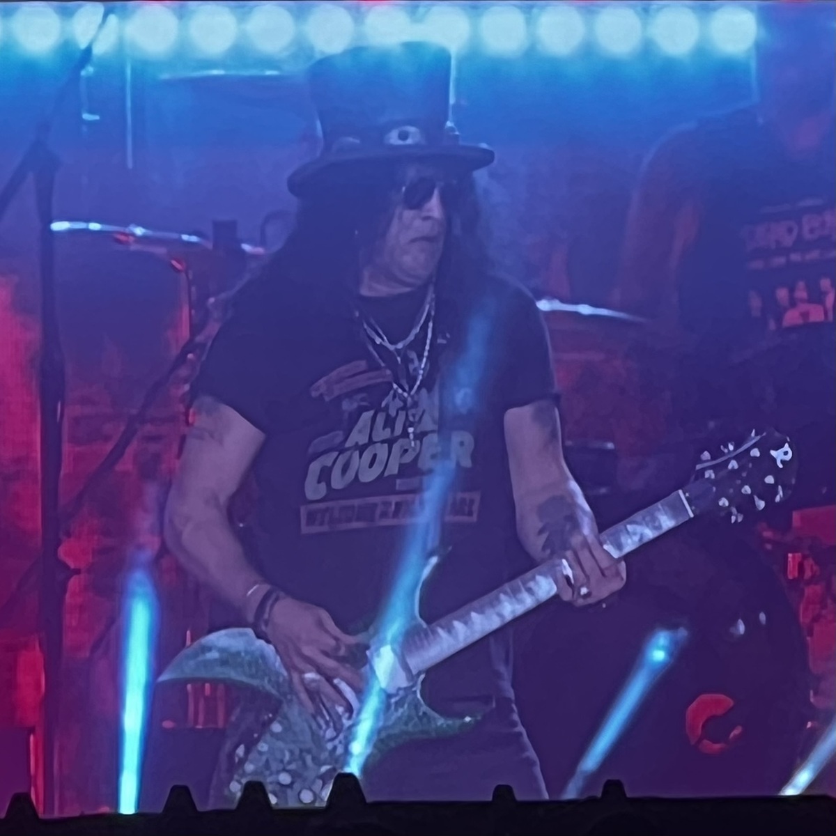 Iron Maiden, Guns and Roses , Judas Priest, AC/DC, Tool, Metallica