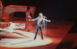 Rod Stewart on Oct 31, 1977 [563-small]