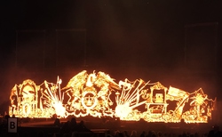 Queen + Adam Lambert on Aug 22, 2019 [641-small]