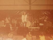 Linda Ronstadt on Nov 2, 1976 [713-small]