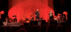 Robert Plant presents Saving Grace featuring Suzi Dian / Taylor McCall on Nov 2, 2023 [724-small]