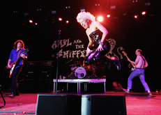 Amyl and the Sniffers / Die Spitz / Gymshorts on Nov 4, 2023 [832-small]