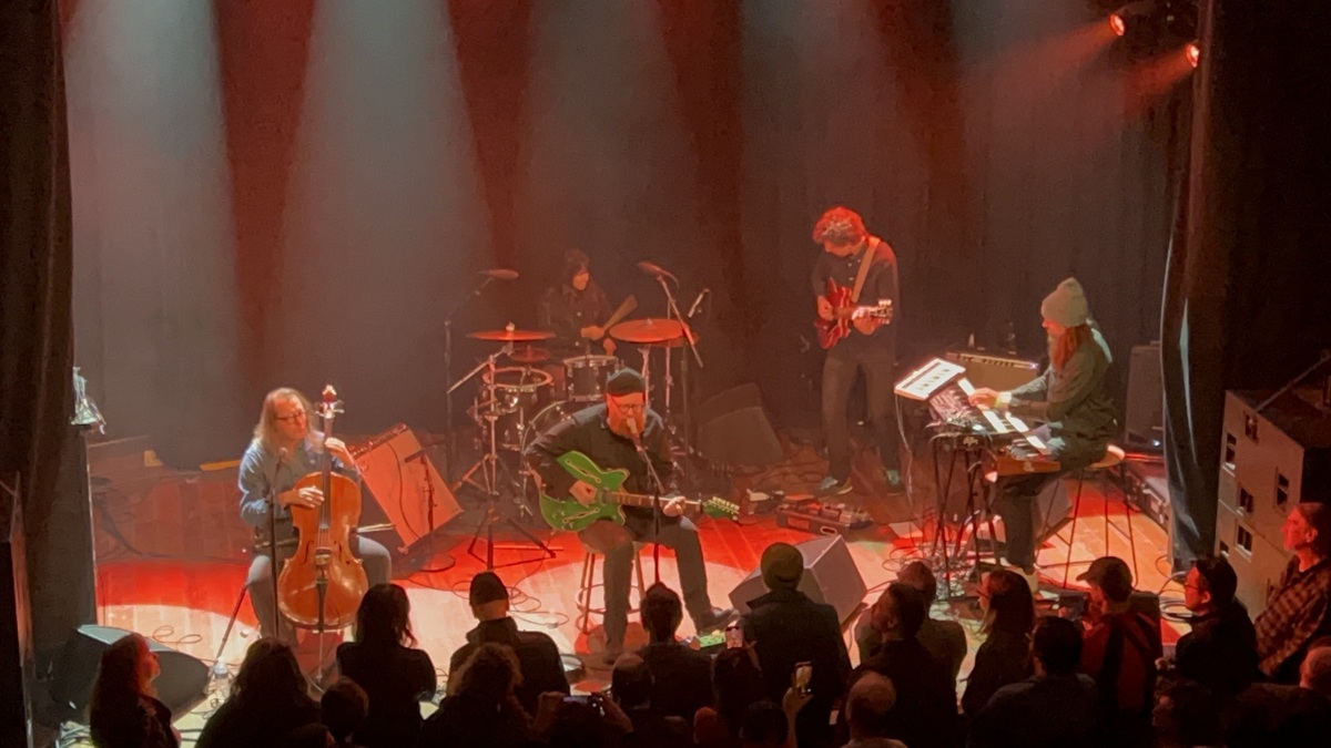 File:Band set-up onstage Lincoln Hall Chicago IL October 2012.jpg -  Wikipedia