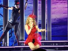 Kylie Minogue / Oliver Heldens on Oct 3, 2014 [890-small]
