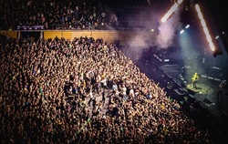 Queens of the Stone Age / The Chats / deep tan on Nov 9, 2023 [065-small]