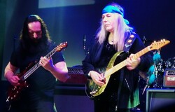 Joe Satriani / John Petrucci / Uli Jon Roth on Mar 27, 2018 [682-small]