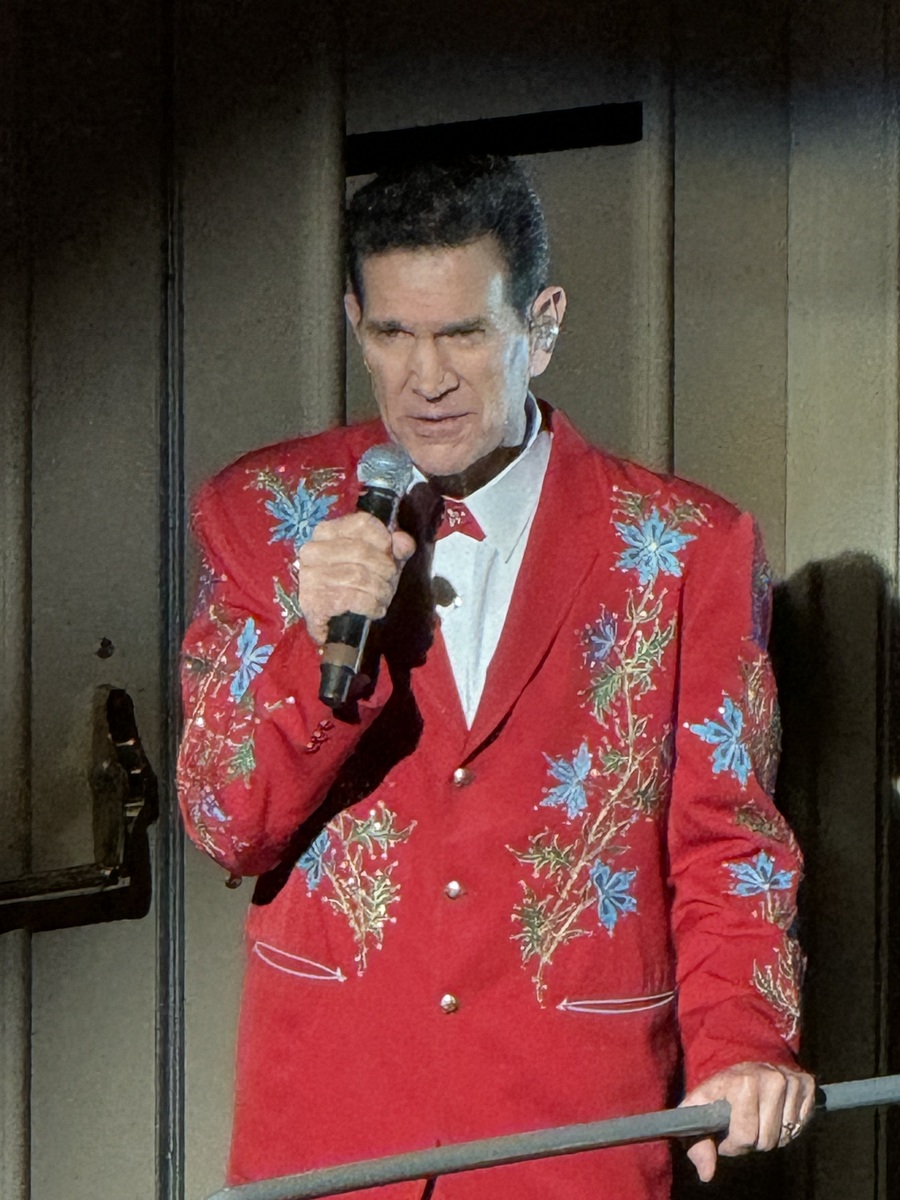 Chris Isaak Concert & Tour History (Updated for 2024) Concert Archives