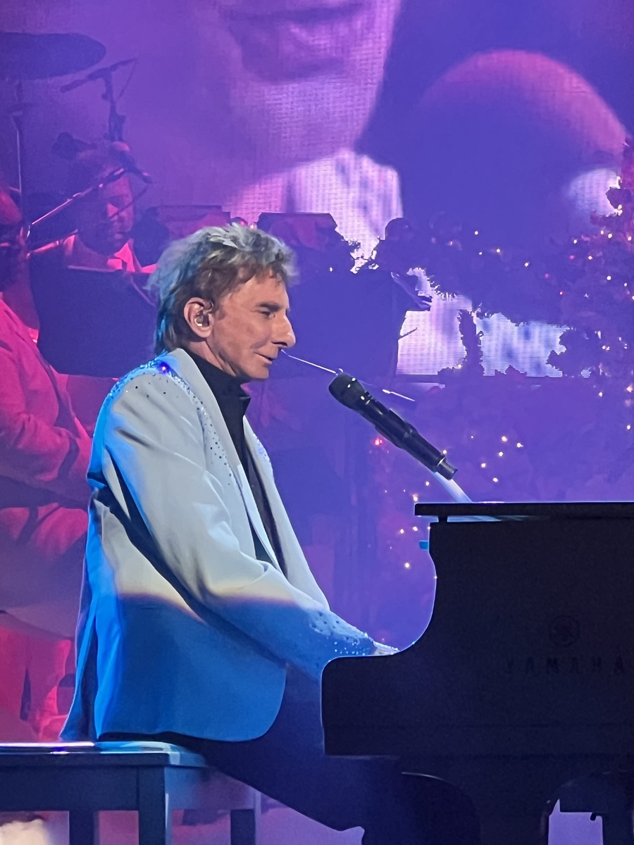 Barry Manilow Concert & Tour History (Updated for 2024) Concert Archives