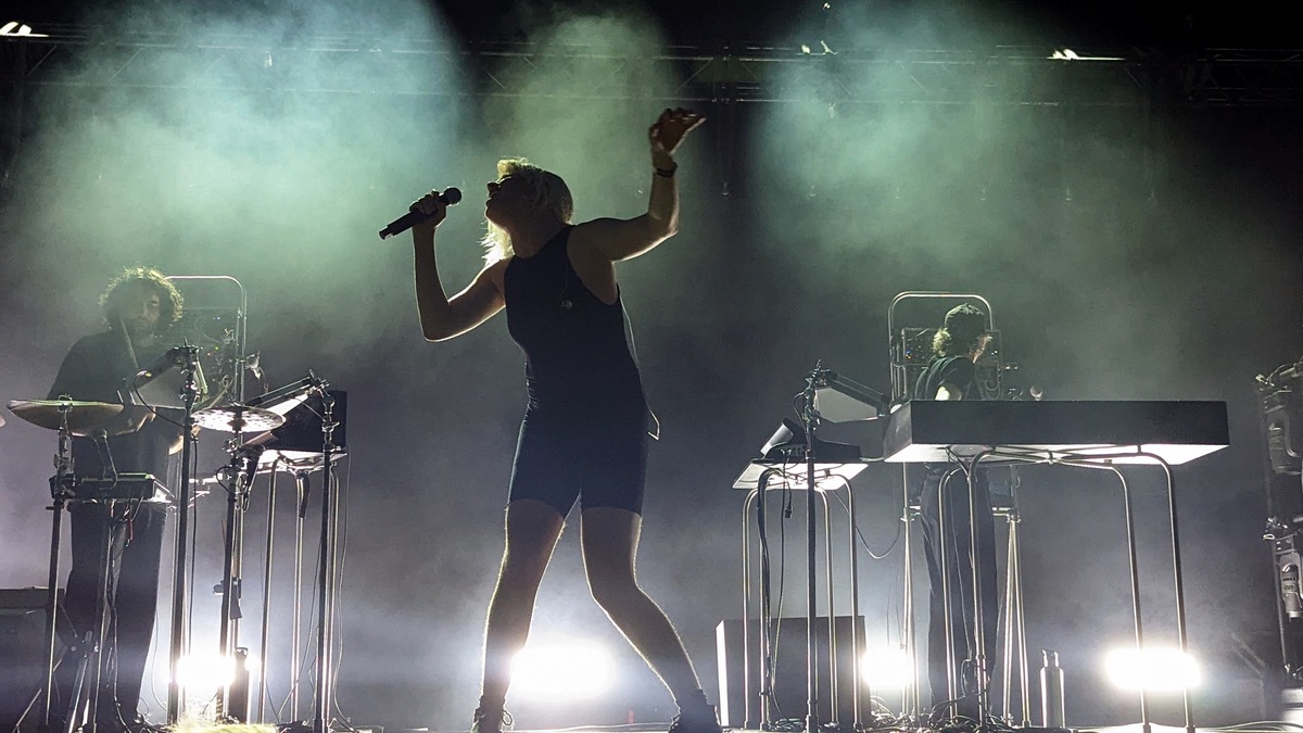  Zaho De Sagazan Concert & Tour History (Updated for 2024 - 2025 Illustration 