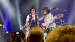 Jeff Beck and Johnny Depp on Oct 15, 2022 [073-small]