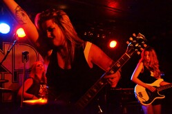 Thundermother / Snakebite on Nov 16, 2016 [103-small]