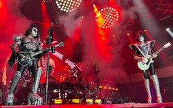 KISS / The New Roses on Jun 24, 2022 [185-small]