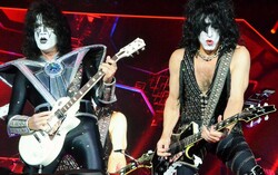 KISS / The New Roses on Jun 24, 2022 [243-small]