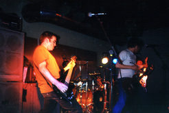 The Pavers / Woolworthy / consumed / Manifesto Jukebox on Oct 25, 2002 [237-small]