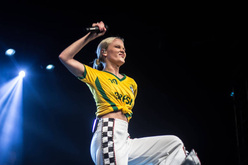 Zara Larsson / Oh Wonder on Mar 22, 2018 [147-small]