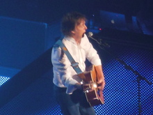 Paul McCartney on May 26, 2013 [626-small]