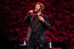 Josh Groban on Jul 18, 2022 [197-small]