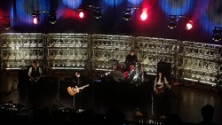 Public Access T.V. / Pixies on May 5, 2017 [987-small]