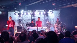 They Might Be Giants on Feb 6, 2018 [127-small]