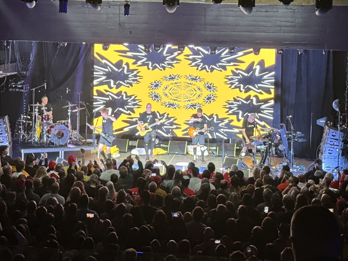 Devo Concert & Tour History (Updated for 2025) Concert Archives
