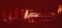 Elton John on Jul 28, 1976 [981-small]