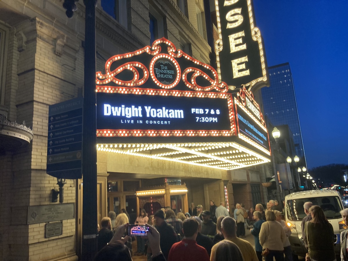 Dwight Yoakam Concert & Tour History (Updated for 2024) Concert Archives