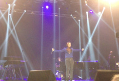 Alicia Keys on Nov 8, 2012 [221-small]