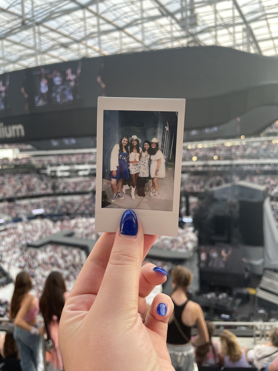  Foto zu Gracie Abrams Concert & Tour History (Updated for 2024) 