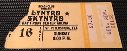 Lynyrd Skynyrd on Oct 16, 1977 [990-small]