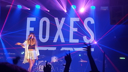 Foxes / Izzy Bizu on Oct 27, 2015 [977-small]