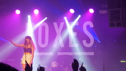 Foxes / Izzy Bizu on Oct 27, 2015 [978-small]