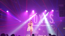 Foxes / Izzy Bizu on Oct 27, 2015 [981-small]