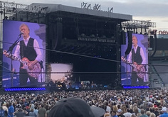 Paul McCartney on Jun 7, 2022 [639-small]