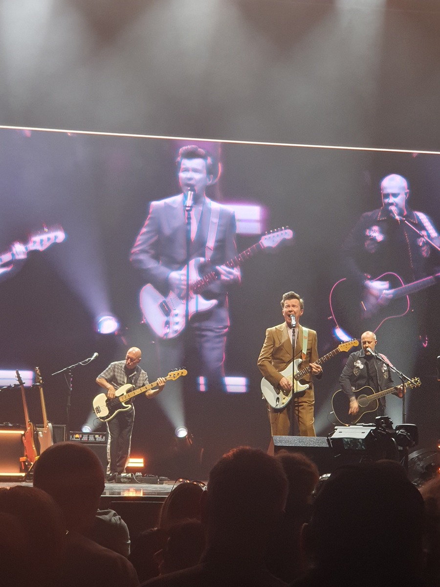 Belinda Carlisle Concert & Tour History (Updated for 2024) Concert