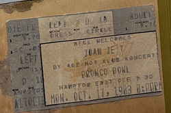 Joan Jett & The Blackhearts / Joe "king" Carrasco And The Crowns on Oct 17, 1983 [402-small]