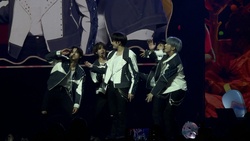 Tomorrow x Together on May 10, 2023 [101-small]