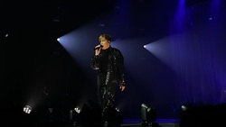 Loïc Nottet on Feb 17, 2024 [787-small]
